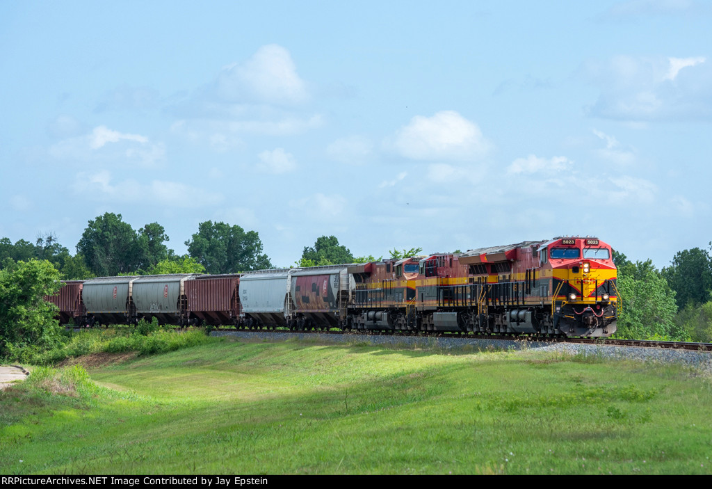 Three GE's lead an empty grain train around the bend 